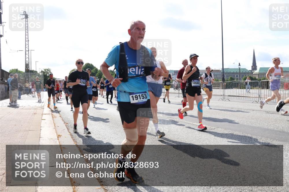 29.06.2025 - hella hamburg halbmarathon Lena Gebhardt http://msf.ph/oto/8328693 29.06.2025 10:00:19 Lombardsbrücke 1273, 9260, 11063, 19153, 16521, 10582, 2774, 16527, 1006, 1019, 1125, 1180, 1239, 1264, 1526, 1544, 1568, 1681, 1834, 1914, 2027, 2086, 2099, 2159, 2236, 2346, 2348, 2364, 2426, 2447, 2582, 2584, 2606, 2652, 2676, 2677, 2730, 2910, 2982, 3042, 3177, 3181, 3319, 3400, 3794, 3836, 3861, 3898, 4013, 4231, 4419, 4579, 4594, 4632, 4767, 4772, 4796, 4813, 4940, 4945, 5272, 5341, 5643, 5728, 6082, 6084, 6104, 6174, 6201, 6202, 6220, 6260, 6462, 6470, 6581, 6587 meine-sportfotos.de