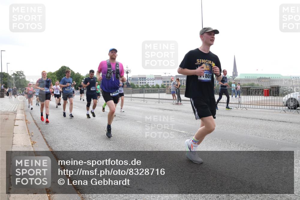 29.06.2025 - hella hamburg halbmarathon Lena Gebhardt http://msf.ph/oto/8328716 29.06.2025 10:37:49 Lombardsbrücke 7321, 9288, 10159, 894, 1801, 180, 1337, 1475, 1578, 1799, 1901, 1985, 2199, 2486, 2640, 2786, 2853, 3230, 3246, 3633, 3880, 4921, 5139, 5171, 5186, 5522, 5713, 5790, 5875, 6199, 6243, 6362, 6697, 6821, 6955, 7085, 7118, 7124, 7235, 7244, 7321, 7350, 7544, 7629, 7696, 7777, 7823, 8843, 8985, 9247, 9288, 9524, 9895, 10159, 10506, 10836, 11087, 11543, 12123, 12254, 12472, 12824, 16680, 17798 meine-sportfotos.de