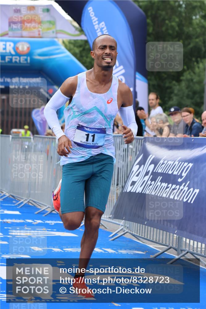 29.06.2025 - hella hamburg halbmarathon Strokosch-Dieckow http://msf.ph/oto/8328723 29.06.2025 10:02:15 Ziel 11, 25 meine-sportfotos.de
