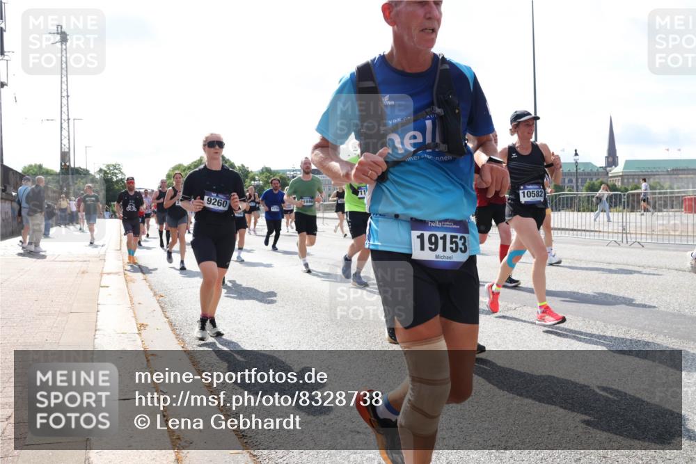 29.06.2025 - hella hamburg halbmarathon Lena Gebhardt http://msf.ph/oto/8328738 29.06.2025 10:00:20 Lombardsbrücke 9260, 1846, 19153, 10582, 1006, 1019, 1125, 1180, 1239, 1264, 1526, 1544, 1568, 1681, 1914, 2027, 2086, 2099, 2159, 2236, 2346, 2348, 2364, 2426, 2447, 2582, 2584, 2606, 2652, 2676, 2677, 2730, 2910, 2982, 3042, 3177, 3181, 3319, 3400, 3794, 3836, 3861, 3898, 4013, 4231, 4419, 4579, 4594, 4632, 4767, 4772, 4796, 4813, 4940, 4945, 5272, 5341, 5643, 5728, 6082, 6084, 6104, 6174, 6201, 6220, 6260, 6462, 6470, 6581, 6587 meine-sportfotos.de