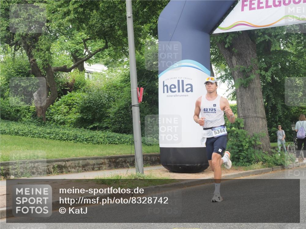 29.06.2025 - hella hamburg halbmarathon KatJ http://msf.ph/oto/8328742 29.06.2025 10:17:12 Zwischen KM18-KM19 1065, 5344 meine-sportfotos.de