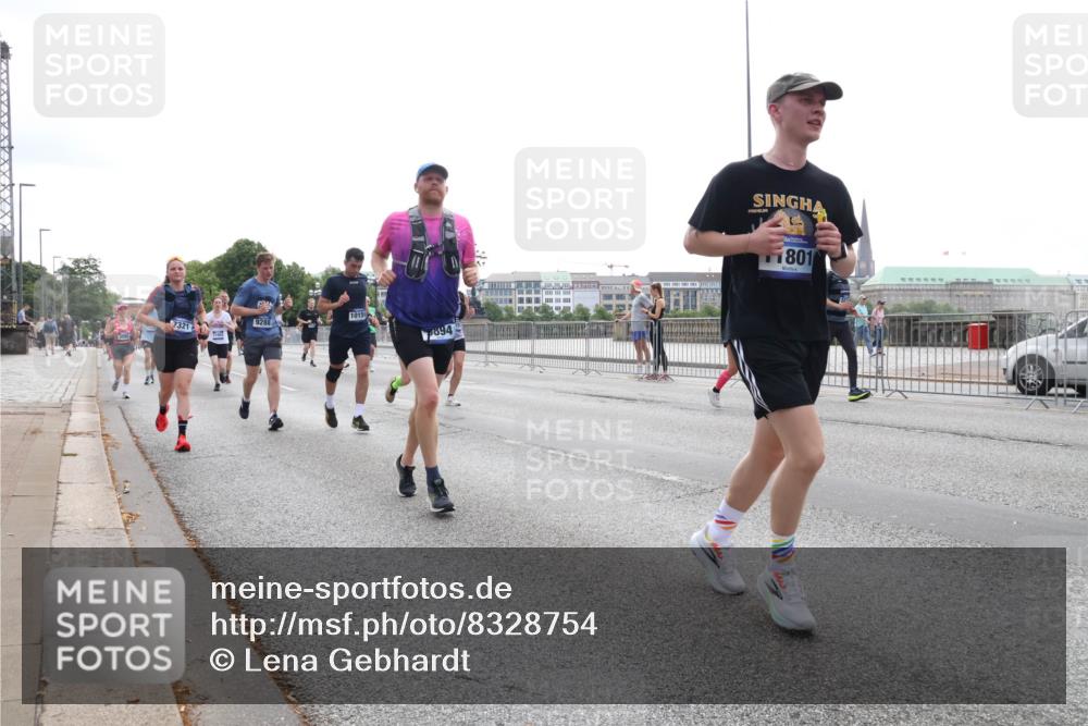 29.06.2025 - hella hamburg halbmarathon Lena Gebhardt http://msf.ph/oto/8328754 29.06.2025 10:37:49 Lombardsbrücke 10159, 7321, 9288, 694, 1801, 1337, 1475, 1578, 1799, 1901, 1985, 2199, 2486, 2640, 2786, 2853, 3230, 3246, 3633, 3880, 4921, 5139, 5171, 5186, 5522, 5713, 5790, 5875, 6199, 6243, 6362, 6697, 6821, 6955, 7085, 7118, 7124, 7235, 7244, 7321, 7350, 7544, 7629, 7696, 7777, 7823, 8843, 8985, 9247, 9288, 9524, 9895, 10159, 10506, 10836, 11087, 11543, 12123, 12254, 12472, 12824, 16680, 17798 meine-sportfotos.de