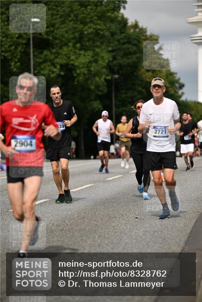 29.06.2025 - hella hamburg halbmarathon Dr. Thomas Lammeyer http://msf.ph/oto/8328762 29.06.2025 10:17:39 Kennedybrücke 1194, 1747, 1939, 2055, 2359, 2721, 2891, 2904, 2987, 4001, 4032, 4795, 5232, 5631, 6026, 6207, 7460, 7462, 7913, 8673, 9128, 9612, 9631, 9886, 10442, 10443 meine-sportfotos.de