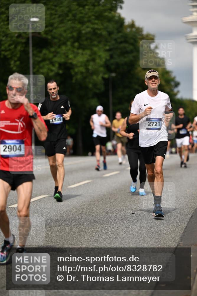 29.06.2025 - hella hamburg halbmarathon Dr. Thomas Lammeyer http://msf.ph/oto/8328782 29.06.2025 10:17:39 Kennedybrücke 1194, 1747, 1939, 2055, 2359, 2721, 2891, 2904, 2987, 4001, 4032, 4795, 5232, 5631, 6026, 6207, 7460, 7462, 7913, 8673, 9128, 9612, 9631, 9886, 10442, 10443 meine-sportfotos.de
