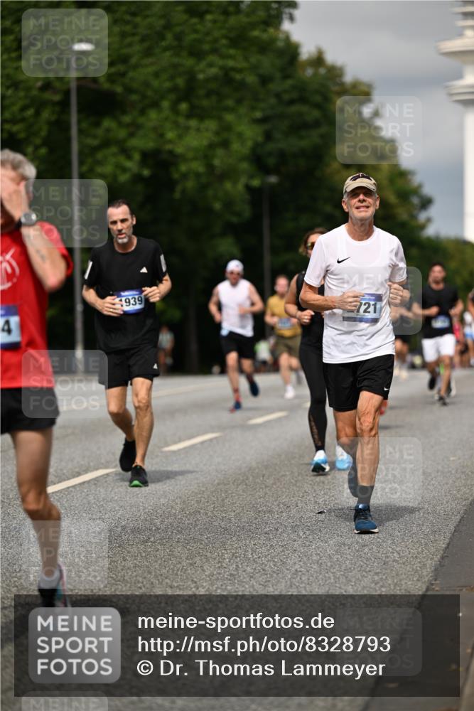 29.06.2025 - hella hamburg halbmarathon Dr. Thomas Lammeyer http://msf.ph/oto/8328793 29.06.2025 10:17:39 Kennedybrücke 1194, 1747, 1939, 2055, 2359, 2721, 2891, 2904, 2987, 4001, 4032, 4795, 5232, 5631, 6026, 6207, 7460, 7462, 7913, 8673, 9128, 9612, 9631, 9886, 10442, 10443 meine-sportfotos.de