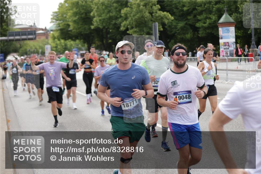 29.06.2025 - hella hamburg halbmarathon Jannik Wohlers http://msf.ph/oto/8328816 29.06.2025 10:40:06 Lombardsbrücke 2042, 2762, 2763, 3293, 3295, 3810, 4411, 4906, 5059, 5702, 5975, 6076, 6229, 6278, 6280, 6363, 6463, 7108, 7956, 8307, 8378, 8391, 8739, 9000, 9468, 10166, 10920, 11176, 11513, 11514, 11970, 11973, 12364, 12981, 13030, 13145, 13466, 14341, 14851, 15549, 15927, 15933, 16085, 16681, 16955, 17318, 17959, 18101, 18110, 18213, 18353, 18490, 18771, 18946, 19168 meine-sportfotos.de