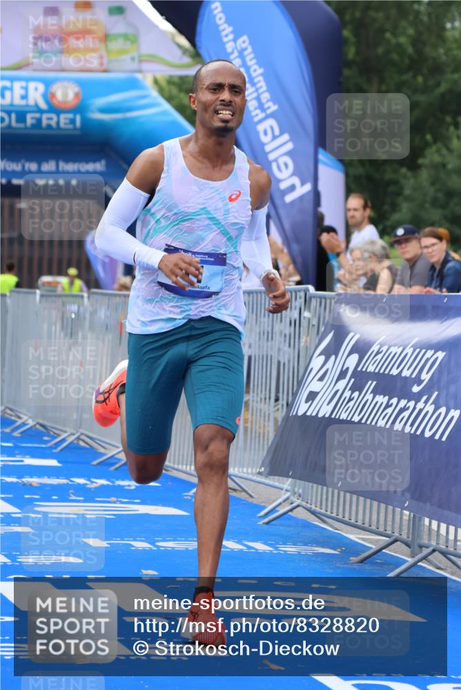 29.06.2025 - hella hamburg halbmarathon Strokosch-Dieckow http://msf.ph/oto/8328820 29.06.2025 10:02:15 Ziel 11, 25 meine-sportfotos.de