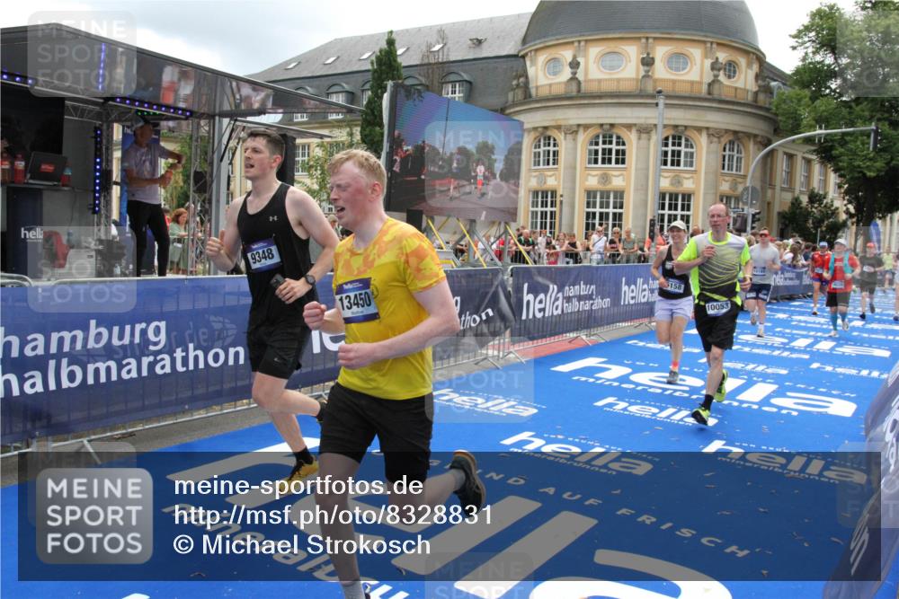29.06.2025 - hella hamburg halbmarathon Michael Strokosch http://msf.ph/oto/8328831 29.06.2025 10:49:22 Ziel 4183, 4185, 6158, 8112, 9348, 10053, 10189, 11819, 13450, 14526, 15422, 16369 meine-sportfotos.de
