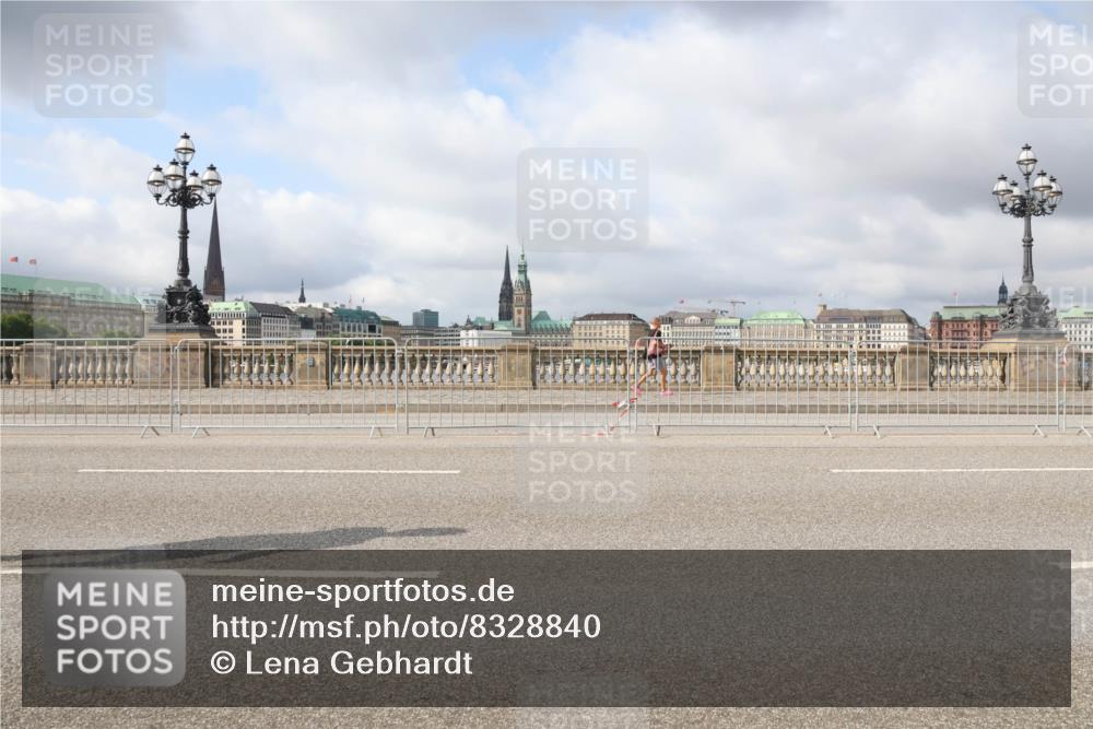 29.06.2025 - hella hamburg halbmarathon Lena Gebhardt http://msf.ph/oto/8328840 29.06.2025 09:08:38 Lombardsbrücke  meine-sportfotos.de