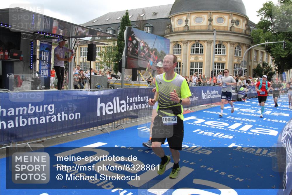 29.06.2025 - hella hamburg halbmarathon Michael Strokosch http://msf.ph/oto/8328861 29.06.2025 10:49:23 Ziel 4183, 4185, 6158, 8112, 9348, 10053, 10189, 11819, 13450, 14526, 15422, 16369 meine-sportfotos.de