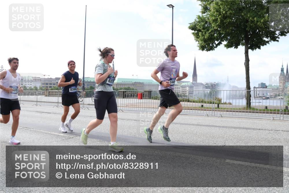 29.06.2025 - hella hamburg halbmarathon Lena Gebhardt http://msf.ph/oto/8328911 29.06.2025 10:13:02 Lombardsbrücke 405, 8398, 6207, 1440, 1020, 1051, 1249, 1747, 1851, 1939, 2531, 2891, 2942, 2961, 3218, 3360, 3728, 4532, 5150, 6207, 6489, 7873, 7907, 8398, 8405, 8913, 8917, 8971, 9141, 10067, 10402, 11025, 11720, 12456, 12492, 13566, 13816, 14404, 14540, 14869, 15012, 15369, 15531, 15922, 16030, 16255, 16323, 16437, 16826, 16911, 17061, 17699, 17988, 17994, 18048, 18178, 18320, 18530, 18732 meine-sportfotos.de