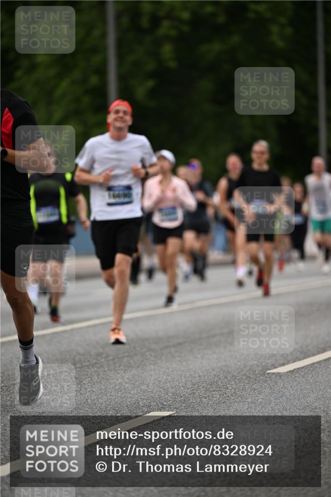 29.06.2025 - hella hamburg halbmarathon Dr. Thomas Lammeyer http://msf.ph/oto/8328924 29.06.2025 10:39:40 Kennedybrücke 1821, 2198, 2787, 3170, 3828, 3958, 4333, 4564, 4696, 4703, 4965, 5147, 6029, 6189, 6365, 6379, 6397, 6471, 6867, 7386, 8249, 8296, 8567, 9342, 9470, 9803, 9819, 10358, 10360, 10393, 10565, 10652, 11320, 11359 meine-sportfotos.de