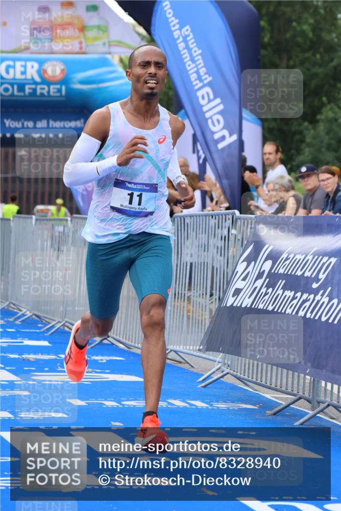 29.06.2025 - hella hamburg halbmarathon Strokosch-Dieckow http://msf.ph/oto/8328940 29.06.2025 10:02:15 Ziel 11, 25 meine-sportfotos.de