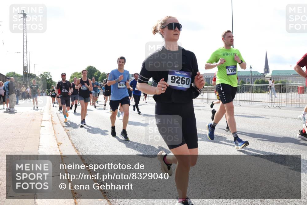 29.06.2025 - hella hamburg halbmarathon Lena Gebhardt http://msf.ph/oto/8329040 29.06.2025 10:00:21 Lombardsbrücke 14970, 2730, 9260, 1180, 1006, 1019, 1125, 1180, 1239, 1264, 1526, 1544, 1568, 1681, 1914, 2027, 2086, 2099, 2159, 2236, 2346, 2348, 2364, 2426, 2447, 2582, 2584, 2606, 2652, 2676, 2677, 2730, 2910, 2982, 3042, 3177, 3181, 3319, 3400, 3794, 3861, 3898, 4013, 4231, 4419, 4579, 4594, 4632, 4767, 4772, 4796, 4813, 4940, 4945, 5272, 5341, 5643, 5728, 6082, 6084, 6104, 6174, 6201, 6220, 6260, 6462, 6470, 6581, 6587, 10599 meine-sportfotos.de
