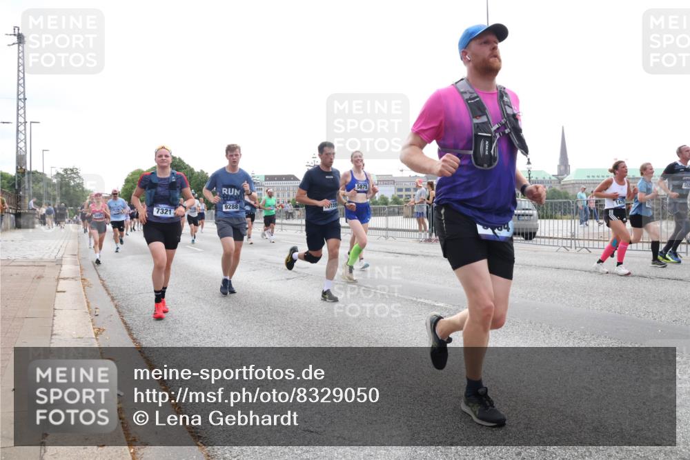 29.06.2025 - hella hamburg halbmarathon Lena Gebhardt http://msf.ph/oto/8329050 29.06.2025 10:37:50 Lombardsbrücke 7321, 9895, 9288, 159, 5875, 1337, 1475, 1578, 1799, 1901, 1985, 2199, 2486, 2640, 2786, 2853, 3230, 3246, 3633, 3880, 4921, 5139, 5171, 5186, 5522, 5713, 5790, 5875, 6199, 6243, 6362, 6697, 6821, 6955, 7085, 7118, 7124, 7244, 7321, 7350, 7544, 7629, 7696, 7777, 8843, 8985, 9247, 9288, 9524, 9895, 10159, 10506, 10836, 11087, 11543, 12123, 12254, 12472, 12824, 16680, 17798 meine-sportfotos.de