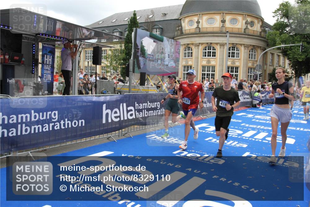 29.06.2025 - hella hamburg halbmarathon Michael Strokosch http://msf.ph/oto/8329110 29.06.2025 10:49:26 Ziel 1342, 1476, 4183, 4185, 6158, 10189, 11779, 11819, 12670, 13269, 14526, 14838, 15422, 15784, 15894, 15966, 16891, 18887 meine-sportfotos.de