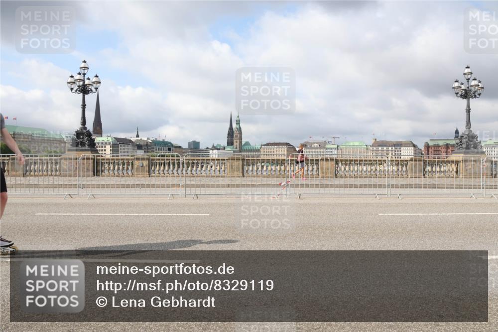 29.06.2025 - hella hamburg halbmarathon Lena Gebhardt http://msf.ph/oto/8329119 29.06.2025 09:08:38 Lombardsbrücke  meine-sportfotos.de