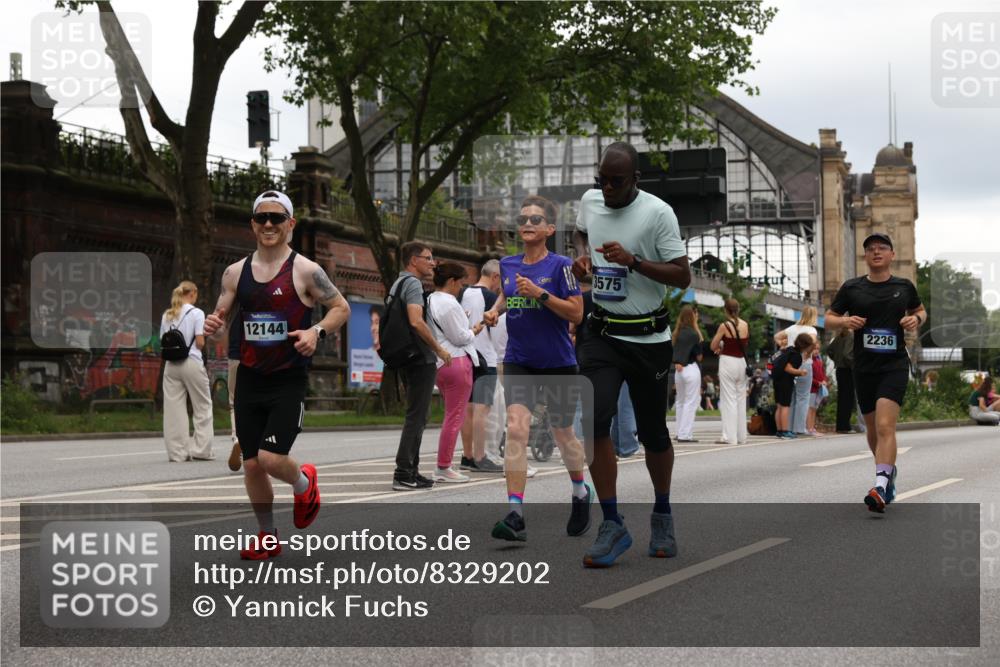 29.06.2025 - hella hamburg halbmarathon Yannick Fuchs http://msf.ph/oto/8329202 29.06.2025 10:51:38 20KM 1200, 1239, 1563, 1611, 2025, 2236, 2606, 2759, 2806, 2883, 3093, 3141, 3575, 4261, 4426, 4467, 4579, 5015, 5134, 5391, 5457, 5458, 6281, 6302, 6531, 6892, 7159, 7833, 9450, 10383, 10408, 10599, 12144, 12509, 12773, 13465, 13664, 15090, 15189, 15217, 15229, 15349, 16418, 16517, 17455, 17543, 18508, 18762 meine-sportfotos.de