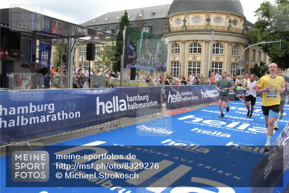 29.06.2025 - hella hamburg halbmarathon Michael Strokosch http://msf.ph/oto/8329276 29.06.2025 10:49:29 Ziel 1342, 1476, 2878, 4183, 4185, 8437, 8813, 11339, 11779, 11819, 12670, 13269, 14838, 15422, 15784, 15894, 15966, 16891, 18476, 18887, 18960 meine-sportfotos.de