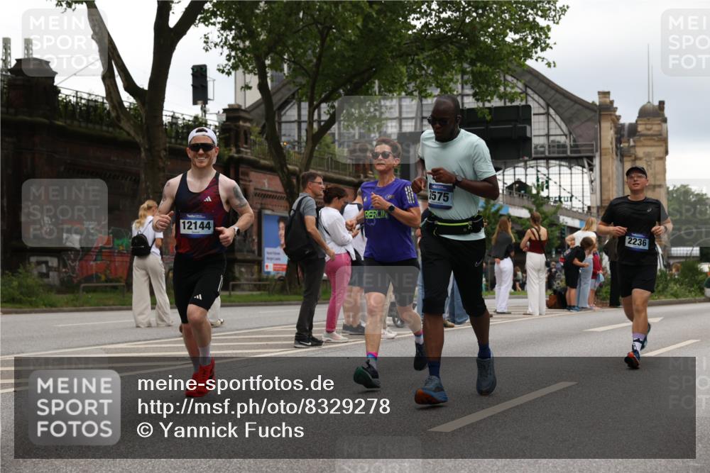 29.06.2025 - hella hamburg halbmarathon Yannick Fuchs http://msf.ph/oto/8329278 29.06.2025 10:51:38 20KM 1200, 1239, 1563, 1611, 2025, 2236, 2606, 2759, 2806, 2883, 3093, 3141, 3575, 4261, 4426, 4467, 4579, 5015, 5134, 5391, 5457, 5458, 6281, 6302, 6531, 6892, 7159, 7833, 9450, 10383, 10408, 10599, 12144, 12509, 12773, 13465, 13664, 15090, 15189, 15217, 15229, 15349, 16418, 16517, 17455, 17543, 18508, 18762 meine-sportfotos.de