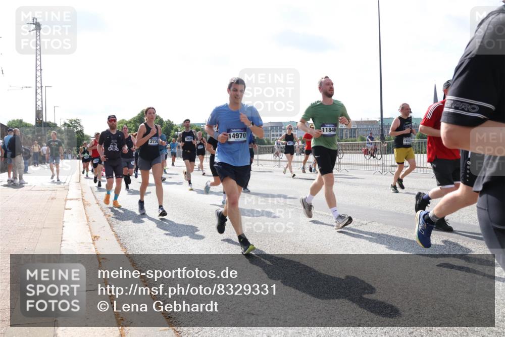 29.06.2025 - hella hamburg halbmarathon Lena Gebhardt http://msf.ph/oto/8329331 29.06.2025 10:00:21 Lombardsbrücke 11846, 14970, 12646, 2730, 1006, 1019, 1125, 1180, 1239, 1264, 1526, 1544, 1568, 1681, 1914, 2027, 2086, 2099, 2159, 2236, 2346, 2348, 2364, 2426, 2447, 2582, 2584, 2606, 2652, 2676, 2677, 2730, 2910, 2982, 3042, 3177, 3181, 3319, 3400, 3794, 3861, 3898, 4013, 4231, 4419, 4579, 4594, 4632, 4767, 4772, 4796, 4813, 4940, 4945, 5272, 5341, 5643, 5728, 6082, 6084, 6104, 6174, 6201, 6220, 6260, 6462, 6470, 6581, 6587, 10599 meine-sportfotos.de