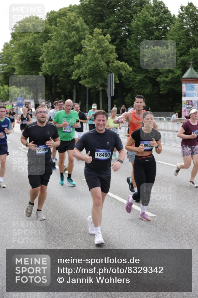 29.06.2025 - hella hamburg halbmarathon Jannik Wohlers http://msf.ph/oto/8329342 29.06.2025 10:40:09 Lombardsbrücke 2042, 2173, 2206, 2762, 2763, 3293, 3810, 4044, 4411, 4612, 4906, 5059, 5702, 5975, 6076, 6163, 6229, 6278, 6280, 6363, 7956, 8307, 8378, 8391, 8739, 9000, 9468, 10166, 10920, 11176, 11513, 11514, 11973, 12981, 13030, 13145, 13466, 14341, 14851, 15154, 15905, 15933, 16085, 16955, 17959, 18101, 18110, 18213, 18353, 18490, 18771, 18946, 19168 meine-sportfotos.de