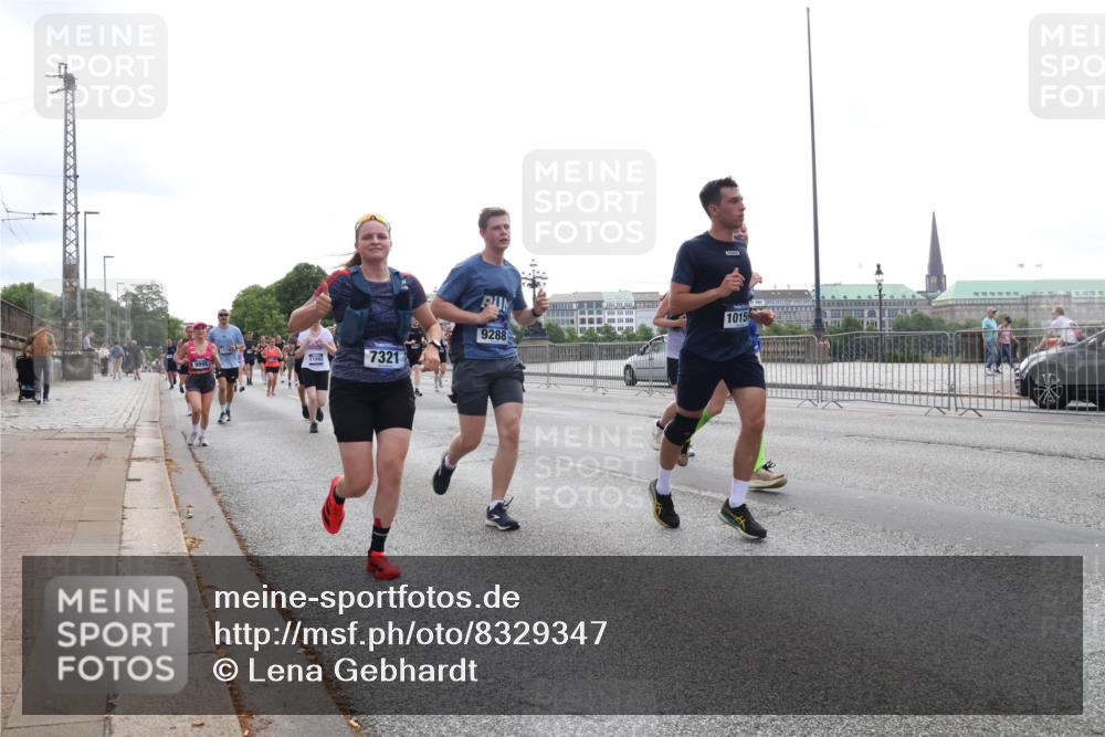 29.06.2025 - hella hamburg halbmarathon Lena Gebhardt http://msf.ph/oto/8329347 29.06.2025 10:37:51 Lombardsbrücke 1015, 9288, 11882, 9895, 7321, 1394, 1475, 1578, 1799, 1901, 1985, 2199, 2640, 2786, 2853, 3230, 3246, 3633, 3880, 4414, 4921, 5139, 5171, 5186, 5522, 5713, 5790, 5875, 6199, 6243, 6362, 6697, 6821, 6955, 7085, 7118, 7124, 7244, 7321, 7350, 7544, 7629, 7696, 7777, 8843, 8985, 9247, 9288, 9524, 9895, 10159, 10506, 10836, 11087, 11543, 12123, 12254, 12472, 12824, 16680, 17798 meine-sportfotos.de
