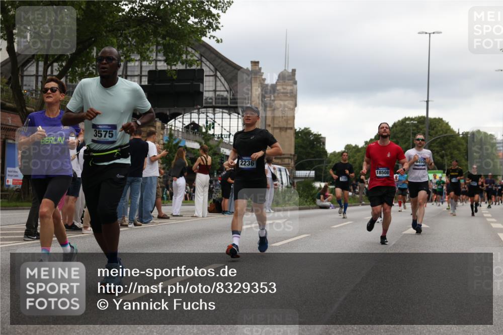 29.06.2025 - hella hamburg halbmarathon Yannick Fuchs http://msf.ph/oto/8329353 29.06.2025 10:51:38 20KM 1200, 1239, 1563, 1611, 2025, 2236, 2606, 2759, 2806, 2883, 3093, 3141, 3575, 4261, 4426, 4467, 4579, 5015, 5134, 5391, 5457, 5458, 6281, 6302, 6531, 6892, 7159, 7833, 9450, 10383, 10408, 10599, 12144, 12509, 12773, 13465, 13664, 15090, 15189, 15217, 15229, 15349, 16418, 16517, 17455, 17543, 18508, 18762 meine-sportfotos.de