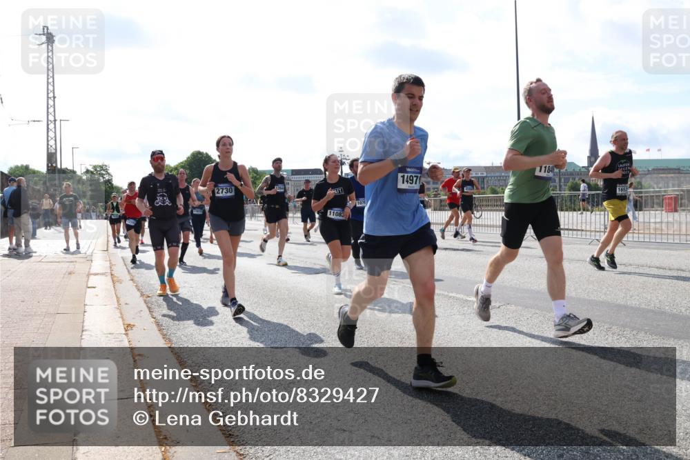 29.06.2025 - hella hamburg halbmarathon Lena Gebhardt http://msf.ph/oto/8329427 29.06.2025 10:00:21 Lombardsbrücke 17615, 2730, 12645, 11083, 1076, 14970, 11846, 1652, 1006, 1019, 1125, 1180, 1239, 1264, 1526, 1544, 1568, 1681, 1914, 2027, 2086, 2099, 2159, 2236, 2346, 2348, 2364, 2426, 2447, 2582, 2584, 2606, 2652, 2676, 2677, 2730, 2910, 2982, 3042, 3177, 3181, 3319, 3400, 3794, 3861, 3898, 4013, 4231, 4419, 4579, 4594, 4632, 4767, 4772, 4796, 4813, 4940, 4945, 5272, 5341, 5643, 5728, 6082, 6084, 6104, 6174, 6201, 6220, 6260, 6462, 6470, 6581, 6587, 10599 meine-sportfotos.de