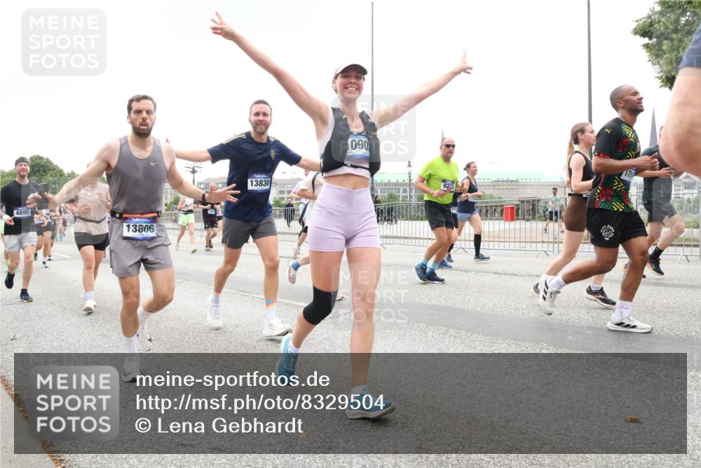 29.06.2025 - hella hamburg halbmarathon Lena Gebhardt http://msf.ph/oto/8329504 29.06.2025 10:47:28 Lombardsbrücke 4895, 13806, 13830, 090, 923, 15, 1045, 1185, 1434, 1463, 1523, 1593, 1607, 1704, 1961, 2148, 2327, 2407, 2537, 2555, 2665, 2704, 2790, 2882, 2994, 3339, 4037, 4184, 4239, 4325, 4423, 4483, 4806, 4895, 4974, 4975, 5621, 5622, 5895, 6255, 6256, 6485, 6496, 6879, 6995, 7073, 7403, 7430, 7431, 7630, 7631, 7970, 8105, 8131, 8270, 8550, 8706, 8915, 8953, 8967, 9018, 9687, 10991, 11351, 11458, 11730, 11738, 11802, 12431 meine-sportfotos.de