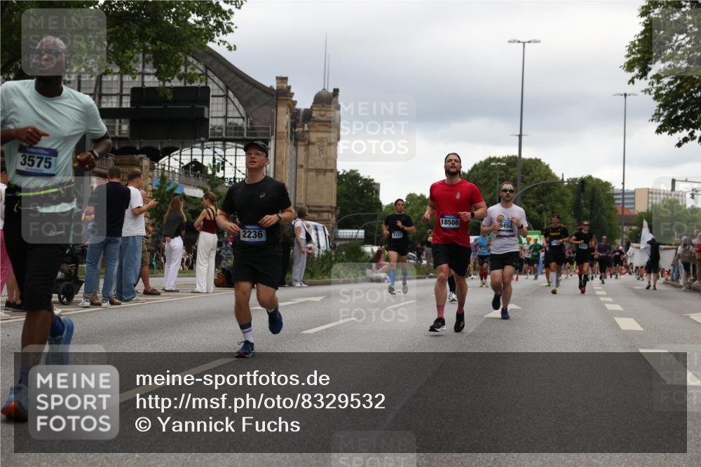 29.06.2025 - hella hamburg halbmarathon Yannick Fuchs http://msf.ph/oto/8329532 29.06.2025 10:51:38 20KM 1200, 1239, 1563, 1611, 2025, 2236, 2606, 2759, 2806, 2883, 3093, 3141, 3575, 4261, 4426, 4467, 4579, 5015, 5134, 5391, 5457, 5458, 6281, 6302, 6531, 6892, 7159, 7833, 9450, 10383, 10408, 10599, 12144, 12509, 12773, 13465, 13664, 15090, 15189, 15217, 15229, 15349, 16418, 16517, 17455, 17543, 18508, 18762 meine-sportfotos.de