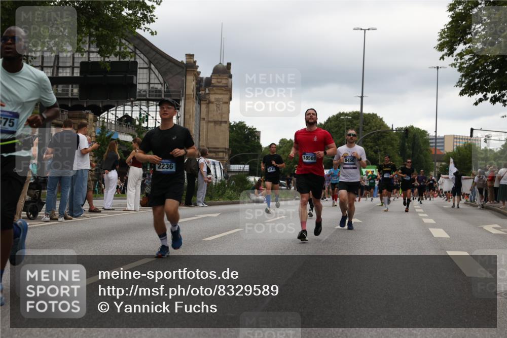 29.06.2025 - hella hamburg halbmarathon Yannick Fuchs http://msf.ph/oto/8329589 29.06.2025 10:51:38 20KM 1200, 1239, 1563, 1611, 2025, 2236, 2606, 2759, 2806, 2883, 3093, 3141, 3575, 4261, 4426, 4467, 4579, 5015, 5134, 5391, 5457, 5458, 6281, 6302, 6531, 6892, 7159, 7833, 9450, 10383, 10408, 10599, 12144, 12509, 12773, 13465, 13664, 15090, 15189, 15217, 15229, 15349, 16418, 16517, 17455, 17543, 18508, 18762 meine-sportfotos.de