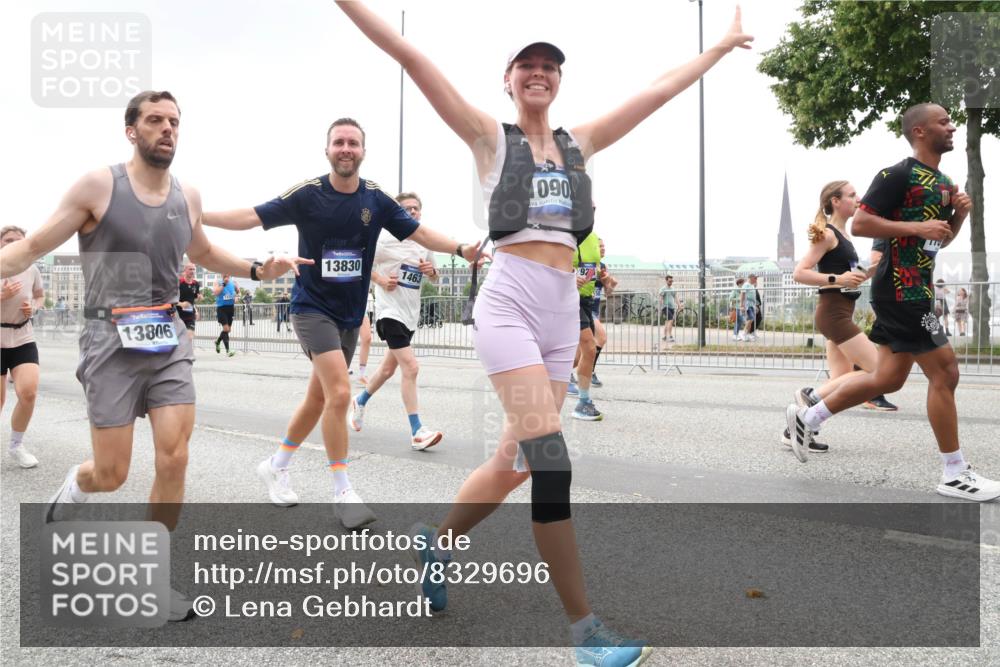 29.06.2025 - hella hamburg halbmarathon Lena Gebhardt http://msf.ph/oto/8329696 29.06.2025 10:47:29 Lombardsbrücke 13806, 13830, 1463, 090, 1045, 1185, 1434, 1463, 1523, 1593, 1607, 1704, 1926, 1961, 2148, 2327, 2407, 2537, 2555, 2704, 2790, 2882, 2994, 3339, 4037, 4184, 4239, 4325, 4423, 4483, 4806, 4895, 4974, 4975, 5621, 5622, 5895, 6255, 6256, 6485, 6496, 6879, 6995, 7073, 7403, 7430, 7431, 7630, 7631, 7970, 8105, 8131, 8270, 8550, 8706, 8915, 8953, 8967, 9018, 9687, 10991, 11351, 11458, 11730, 11738, 11802, 11909, 12431 meine-sportfotos.de