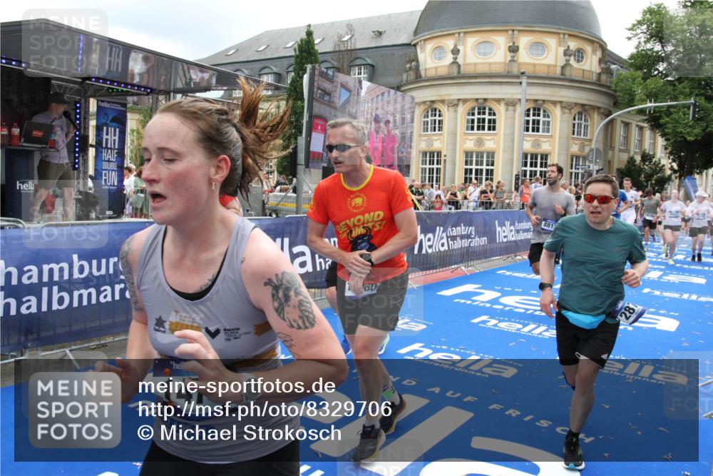 29.06.2025 - hella hamburg halbmarathon Michael Strokosch http://msf.ph/oto/8329706 29.06.2025 10:49:34 Ziel 1342, 1476, 2516, 2592, 2596, 2878, 2889, 5705, 8437, 8689, 8813, 9038, 9649, 11339, 11340, 11679, 11779, 12094, 13233, 13269, 14562, 14838, 15392, 15857, 16114, 16592, 16738, 16891, 17001, 18476, 18887, 18960 meine-sportfotos.de
