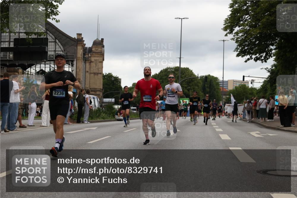 29.06.2025 - hella hamburg halbmarathon Yannick Fuchs http://msf.ph/oto/8329741 29.06.2025 10:51:38 20KM 1200, 1239, 1563, 1611, 2025, 2236, 2606, 2759, 2806, 2883, 3093, 3141, 3575, 4261, 4426, 4467, 4579, 5015, 5134, 5391, 5457, 5458, 6281, 6302, 6531, 6892, 7159, 7833, 9450, 10383, 10408, 10599, 12144, 12509, 12773, 13465, 13664, 15090, 15189, 15217, 15229, 15349, 16418, 16517, 17455, 17543, 18508, 18762 meine-sportfotos.de
