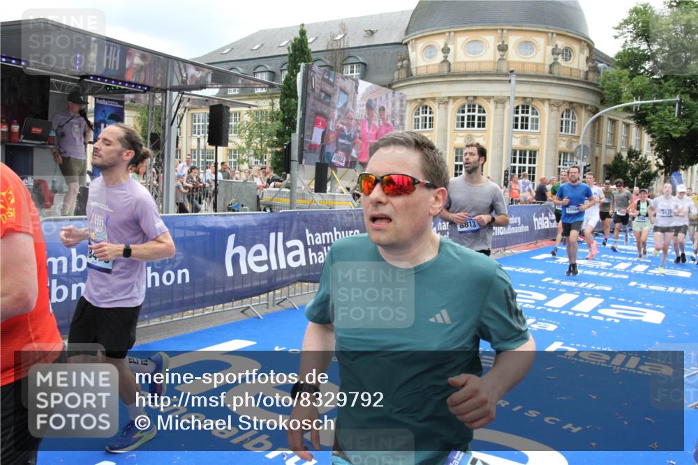 29.06.2025 - hella hamburg halbmarathon Michael Strokosch http://msf.ph/oto/8329792 29.06.2025 10:49:35 Ziel 1476, 2516, 2592, 2596, 2878, 2889, 5705, 8437, 8689, 8813, 9038, 9649, 11339, 11340, 11679, 12094, 13233, 13269, 14562, 15392, 15857, 16114, 16592, 16738, 16891, 17001, 18476, 18887, 18960 meine-sportfotos.de