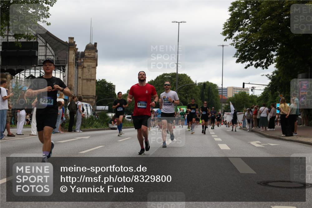 29.06.2025 - hella hamburg halbmarathon Yannick Fuchs http://msf.ph/oto/8329800 29.06.2025 10:51:38 20KM 1200, 1239, 1563, 1611, 2025, 2236, 2606, 2759, 2806, 2883, 3093, 3141, 3575, 4261, 4426, 4467, 4579, 5015, 5134, 5391, 5457, 5458, 6281, 6302, 6531, 6892, 7159, 7833, 9450, 10383, 10408, 10599, 12144, 12509, 12773, 13465, 13664, 15090, 15189, 15217, 15229, 15349, 16418, 16517, 17455, 17543, 18508, 18762 meine-sportfotos.de
