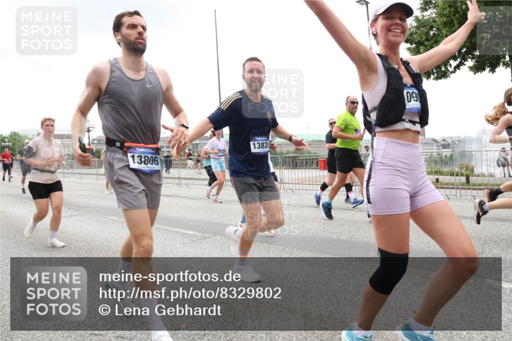 29.06.2025 - hella hamburg halbmarathon Lena Gebhardt http://msf.ph/oto/8329802 29.06.2025 10:47:29 Lombardsbrücke 13806, 1712, 13830, 09, 1045, 1185, 1434, 1463, 1523, 1593, 1607, 1704, 1926, 1961, 2148, 2327, 2407, 2537, 2555, 2704, 2790, 2882, 2994, 3339, 4037, 4184, 4239, 4325, 4423, 4483, 4806, 4895, 4974, 4975, 5621, 5622, 5895, 6255, 6256, 6485, 6496, 6879, 6995, 7073, 7403, 7430, 7431, 7630, 7631, 7970, 8105, 8131, 8270, 8550, 8706, 8915, 8953, 8967, 9018, 9687, 10991, 11351, 11458, 11730, 11738, 11802, 11909, 12431 meine-sportfotos.de