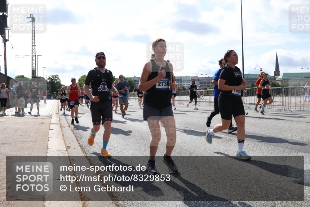 29.06.2025 - hella hamburg halbmarathon Lena Gebhardt http://msf.ph/oto/8329853 29.06.2025 10:00:22 Lombardsbrücke 1228, 17617, 2730, 1006, 1019, 1125, 1180, 1239, 1264, 1526, 1544, 1568, 1583, 1681, 1914, 2027, 2086, 2099, 2159, 2236, 2346, 2348, 2364, 2426, 2447, 2474, 2582, 2584, 2606, 2652, 2676, 2677, 2730, 2910, 2982, 3042, 3177, 3181, 3319, 3400, 3794, 3861, 3898, 4013, 4231, 4419, 4579, 4594, 4632, 4767, 4772, 4796, 4813, 4940, 4945, 5272, 5341, 5643, 5728, 6082, 6084, 6104, 6138, 6174, 6201, 6220, 6260, 6443, 6462, 6470, 6581, 6587, 10599 meine-sportfotos.de