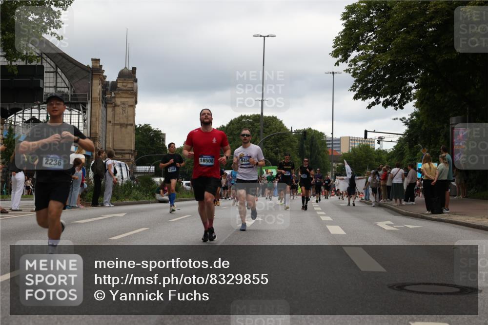 29.06.2025 - hella hamburg halbmarathon Yannick Fuchs http://msf.ph/oto/8329855 29.06.2025 10:51:38 20KM 1200, 1239, 1563, 1611, 2025, 2236, 2606, 2759, 2806, 2883, 3093, 3141, 3575, 4261, 4426, 4467, 4579, 5015, 5134, 5391, 5457, 5458, 6281, 6302, 6531, 6892, 7159, 7833, 9450, 10383, 10408, 10599, 12144, 12509, 12773, 13465, 13664, 15090, 15189, 15217, 15229, 15349, 16418, 16517, 17455, 17543, 18508, 18762 meine-sportfotos.de