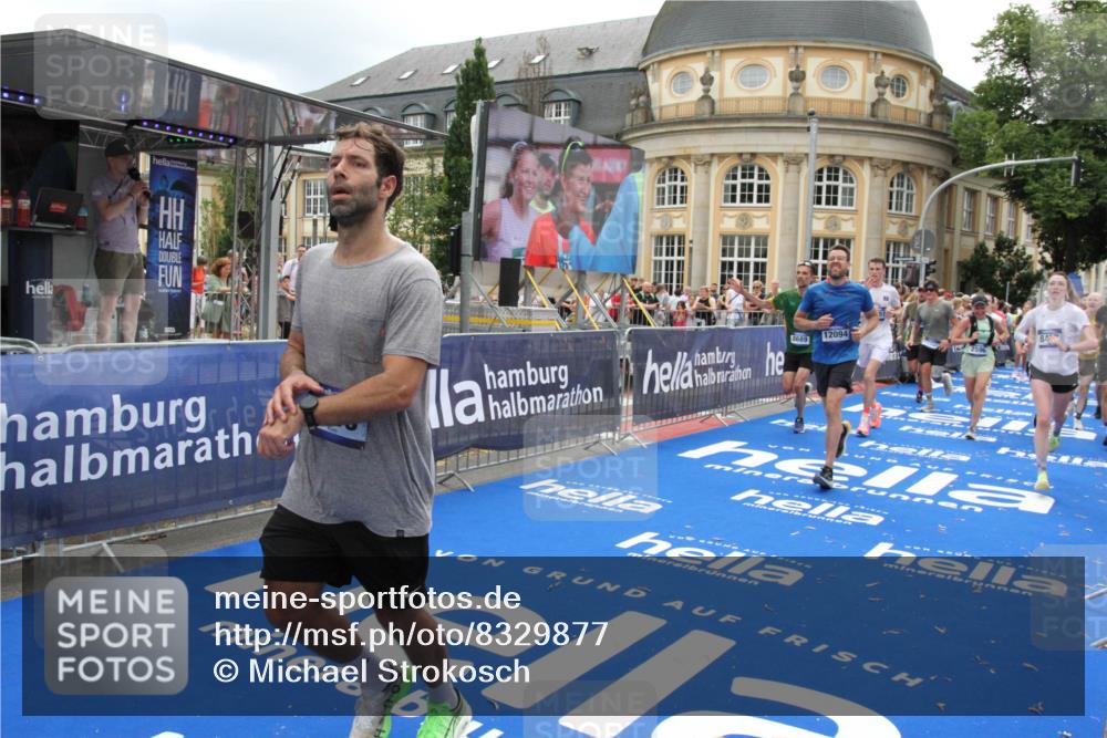 29.06.2025 - hella hamburg halbmarathon Michael Strokosch http://msf.ph/oto/8329877 29.06.2025 10:49:35 Ziel 1476, 2516, 2592, 2596, 2878, 2889, 5705, 8437, 8689, 8813, 9038, 9649, 11339, 11340, 11679, 12094, 13233, 13269, 14562, 15392, 15857, 16114, 16592, 16738, 16891, 17001, 18476, 18887, 18960 meine-sportfotos.de