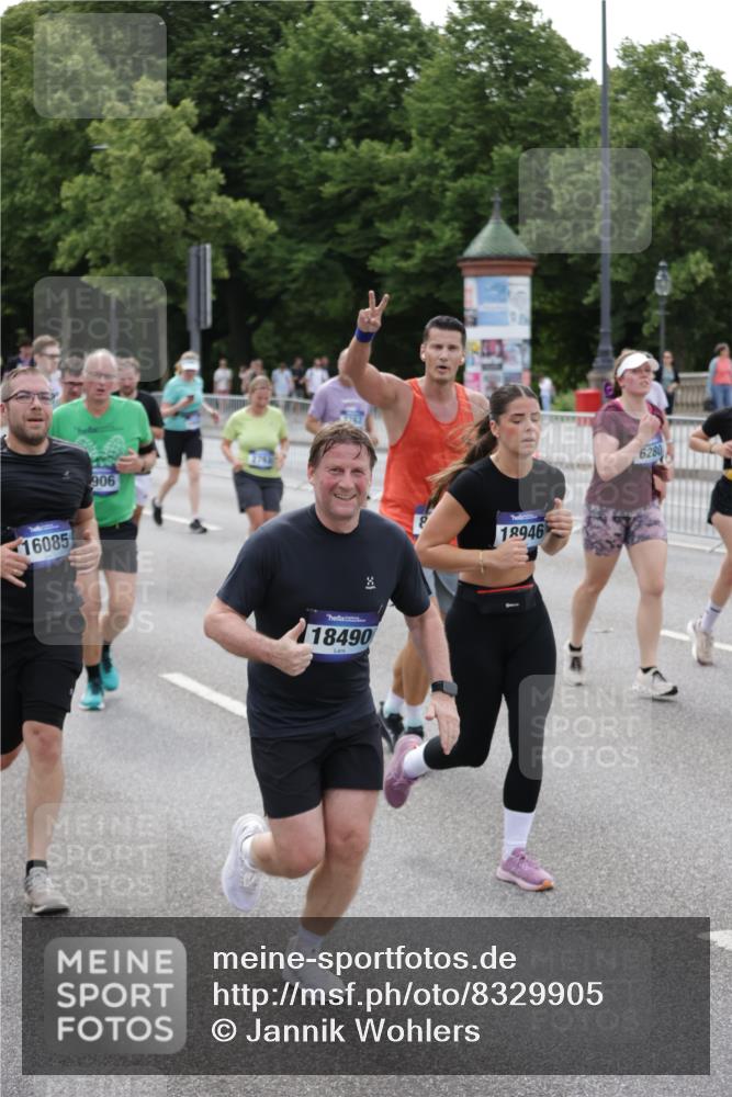 29.06.2025 - hella hamburg halbmarathon Jannik Wohlers http://msf.ph/oto/8329905 29.06.2025 10:40:10 Lombardsbrücke 2042, 2173, 2206, 2762, 2763, 3293, 3306, 3810, 4044, 4411, 4612, 4906, 4972, 5059, 5702, 5975, 6076, 6163, 6229, 6278, 6280, 6363, 7956, 8307, 8378, 8391, 8739, 9000, 9468, 9946, 10166, 10920, 10940, 11513, 11514, 12981, 13030, 13145, 13773, 14341, 15154, 15905, 15933, 16085, 16955, 17267, 17959, 18101, 18110, 18213, 18353, 18490, 18771, 18946, 19168 meine-sportfotos.de