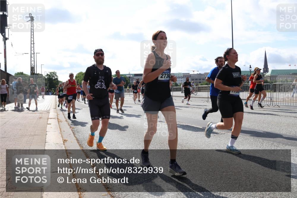 29.06.2025 - hella hamburg halbmarathon Lena Gebhardt http://msf.ph/oto/8329939 29.06.2025 10:00:22 Lombardsbrücke 1228, 17617, 2730, 1006, 1019, 1125, 1180, 1239, 1264, 1526, 1544, 1568, 1583, 1681, 1914, 2027, 2086, 2099, 2159, 2236, 2346, 2348, 2364, 2426, 2447, 2474, 2582, 2584, 2606, 2652, 2676, 2677, 2730, 2910, 2982, 3042, 3177, 3181, 3319, 3400, 3794, 3861, 3898, 4013, 4231, 4419, 4579, 4594, 4632, 4767, 4772, 4796, 4813, 4940, 4945, 5272, 5341, 5643, 5728, 6082, 6084, 6104, 6138, 6174, 6201, 6220, 6260, 6443, 6462, 6470, 6581, 6587, 10599 meine-sportfotos.de
