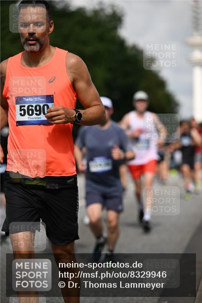 29.06.2025 - hella hamburg halbmarathon Dr. Thomas Lammeyer http://msf.ph/oto/8329946 29.06.2025 09:55:45 Kennedybrücke 1057, 1312, 1353, 1569, 1604, 1763, 3305, 3437, 3618, 3697, 4565, 4871, 5047, 5231, 5336, 5690, 5987, 6373, 6700, 6711, 7185, 7710, 8564, 9444, 9547, 9659, 10493, 10691, 10978, 11021, 11062 meine-sportfotos.de