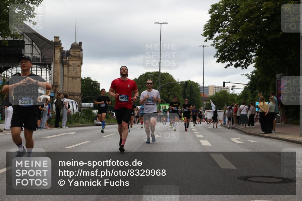 29.06.2025 - hella hamburg halbmarathon Yannick Fuchs http://msf.ph/oto/8329968 29.06.2025 10:51:39 20KM 1200, 1239, 1563, 1611, 2025, 2236, 2606, 2759, 2806, 2883, 3093, 3141, 3575, 4426, 4467, 4579, 4833, 5015, 5134, 5391, 5457, 5458, 6281, 6302, 6531, 6892, 7159, 7833, 9450, 10383, 10408, 10599, 12144, 12509, 12773, 13465, 13664, 15189, 15217, 15229, 15349, 16418, 16517, 17455, 17543, 18508, 18762 meine-sportfotos.de