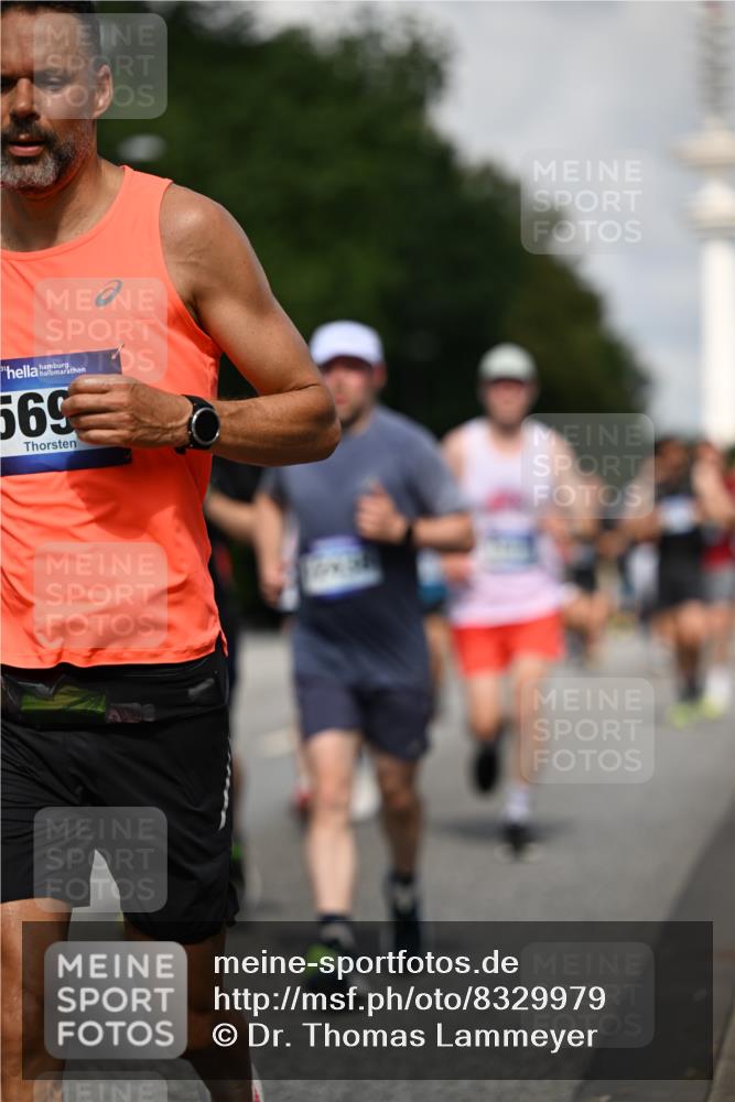 29.06.2025 - hella hamburg halbmarathon Dr. Thomas Lammeyer http://msf.ph/oto/8329979 29.06.2025 09:55:45 Kennedybrücke 1057, 1312, 1353, 1569, 1604, 1763, 3305, 3437, 3618, 3697, 4565, 4871, 5047, 5231, 5336, 5690, 5987, 6373, 6700, 6711, 7185, 7710, 8564, 9444, 9547, 9659, 10493, 10691, 10978, 11021, 11062 meine-sportfotos.de