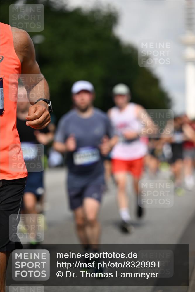 29.06.2025 - hella hamburg halbmarathon Dr. Thomas Lammeyer http://msf.ph/oto/8329991 29.06.2025 09:55:46 Kennedybrücke 1057, 1312, 1353, 1569, 1604, 1763, 3305, 3618, 3697, 4565, 4871, 5047, 5231, 5336, 5690, 5987, 6373, 6700, 6711, 7185, 7710, 8564, 9444, 9547, 9659, 10493, 10691, 10978, 11062 meine-sportfotos.de
