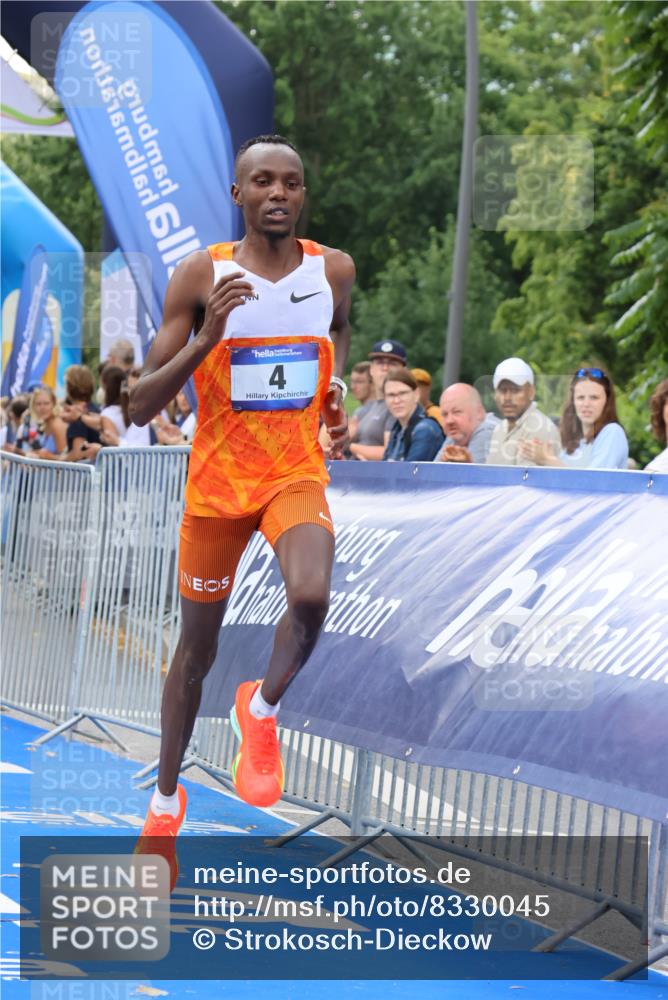 29.06.2025 - hella hamburg halbmarathon Strokosch-Dieckow http://msf.ph/oto/8330045 29.06.2025 10:01:55 Ziel 4 meine-sportfotos.de