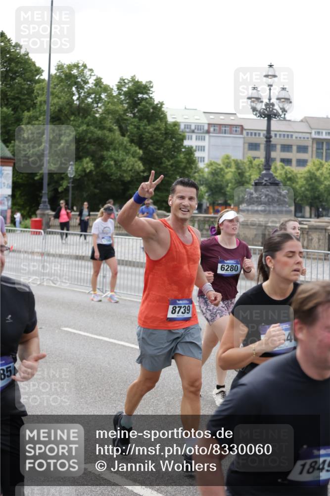 29.06.2025 - hella hamburg halbmarathon Jannik Wohlers http://msf.ph/oto/8330060 29.06.2025 10:40:11 Lombardsbrücke 1323, 2042, 2173, 2206, 2762, 2763, 3293, 3306, 4044, 4411, 4612, 4906, 4972, 5059, 5702, 6076, 6163, 6229, 6278, 6280, 6363, 7956, 8307, 8378, 8391, 8739, 9000, 9468, 9946, 10166, 10920, 10940, 11513, 11514, 12981, 13030, 13145, 13773, 14341, 15154, 15905, 15933, 16085, 16955, 17267, 17959, 18101, 18110, 18213, 18353, 18490, 18771, 18946, 19168 meine-sportfotos.de