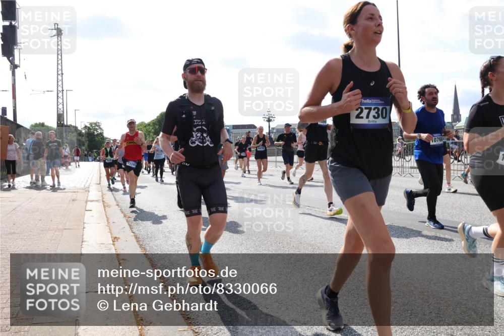 29.06.2025 - hella hamburg halbmarathon Lena Gebhardt http://msf.ph/oto/8330066 29.06.2025 10:00:23 Lombardsbrücke 12285, 204, 2730, 0766, 1006, 1019, 1125, 1180, 1239, 1264, 1526, 1544, 1568, 1583, 1681, 1914, 2027, 2086, 2099, 2159, 2236, 2346, 2348, 2364, 2426, 2447, 2474, 2582, 2584, 2606, 2652, 2676, 2677, 2730, 2910, 2982, 3042, 3177, 3181, 3319, 3400, 3794, 3861, 3898, 4013, 4231, 4419, 4579, 4594, 4632, 4767, 4772, 4796, 4813, 4940, 4945, 5272, 5341, 5643, 5728, 6082, 6084, 6104, 6138, 6174, 6201, 6220, 6260, 6443, 6462, 6470, 6581, 6587, 10599 meine-sportfotos.de